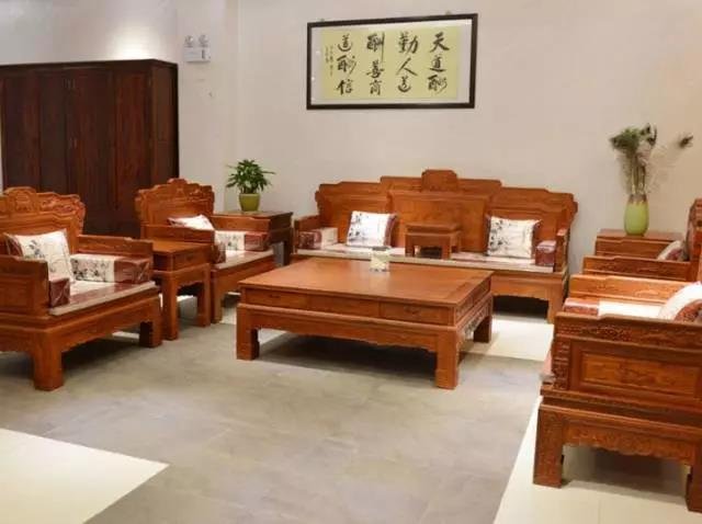 紅木家具市場(chǎng)常見的沙發(fā)款式及特點(diǎn)(圖9)